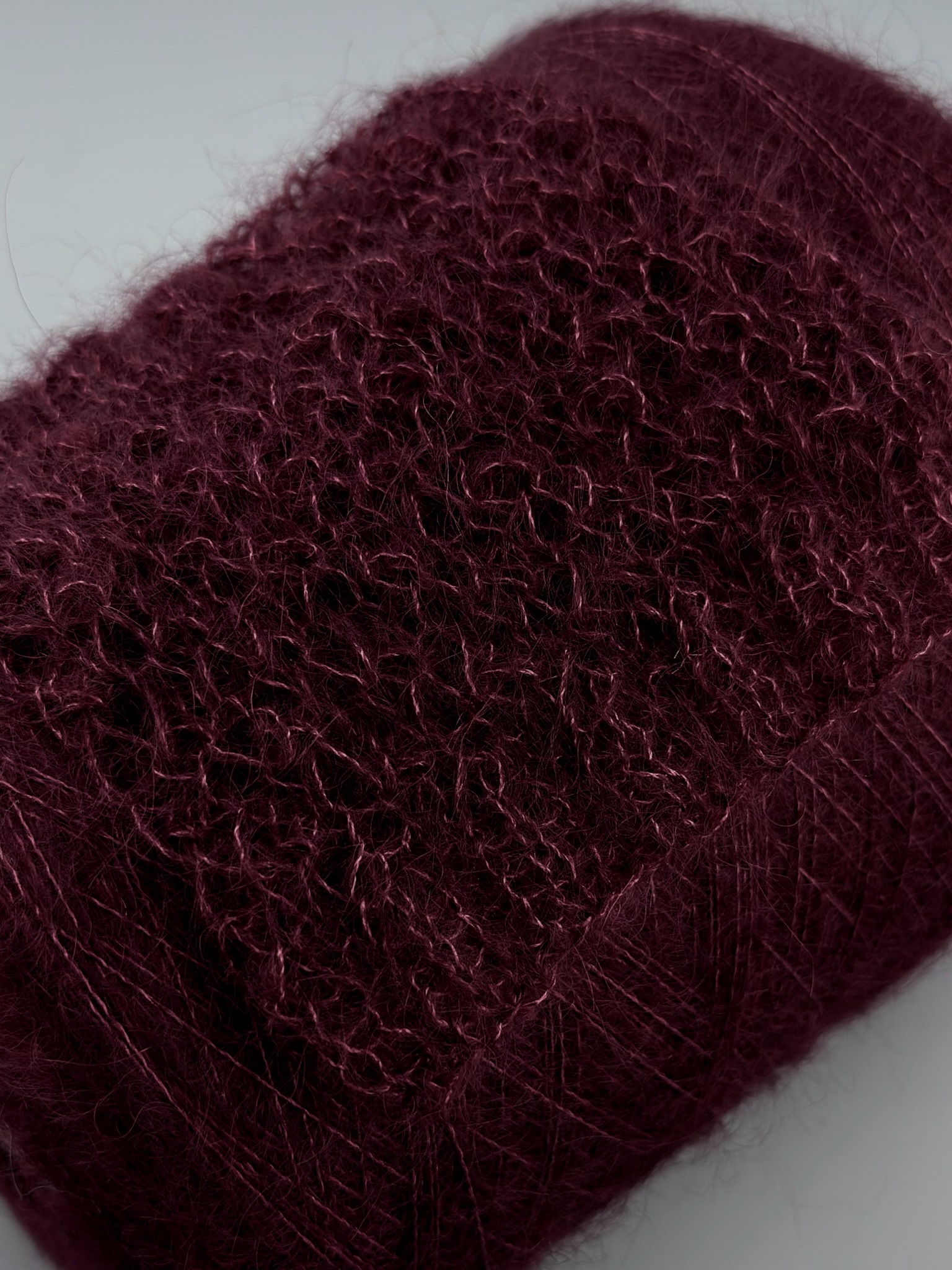 Royal Kid Silk Nm 9000 – Fil en Super Kid Mohair et soie col. Bordeaux | Zimpfer Wolle Selezione photo 3